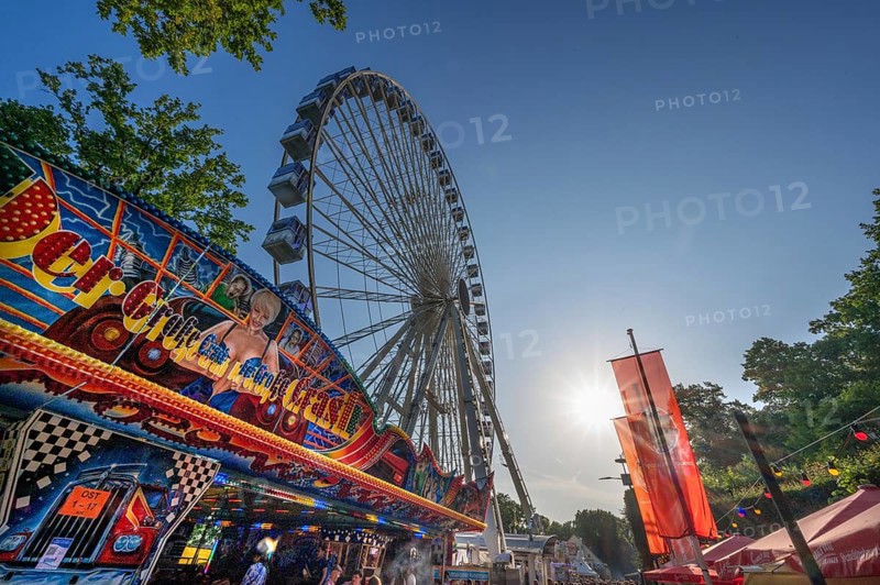 Ferris wheel at the Erlangen Bergkirchweih, traditional twelve-day folk festival, Erlangen, Middle Franconia, Bavaria, Germany