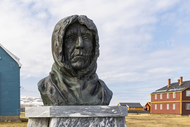 Roald Amundsen between houses, Ny-Alesund, Spitsbergen, Svalbard