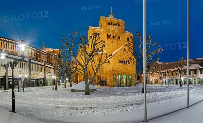 Cathedral with cathedral square winter illuminated snow Minden Germany
