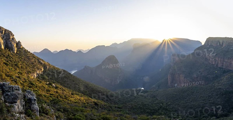 Sunstar, Panorama, Blyde River Canyon with summit Three Rondawels, View of canyon with Blyde River and Table Mountains in the evening light, Canyon landscape, Panorama Route, Mpumalanga, South Africa