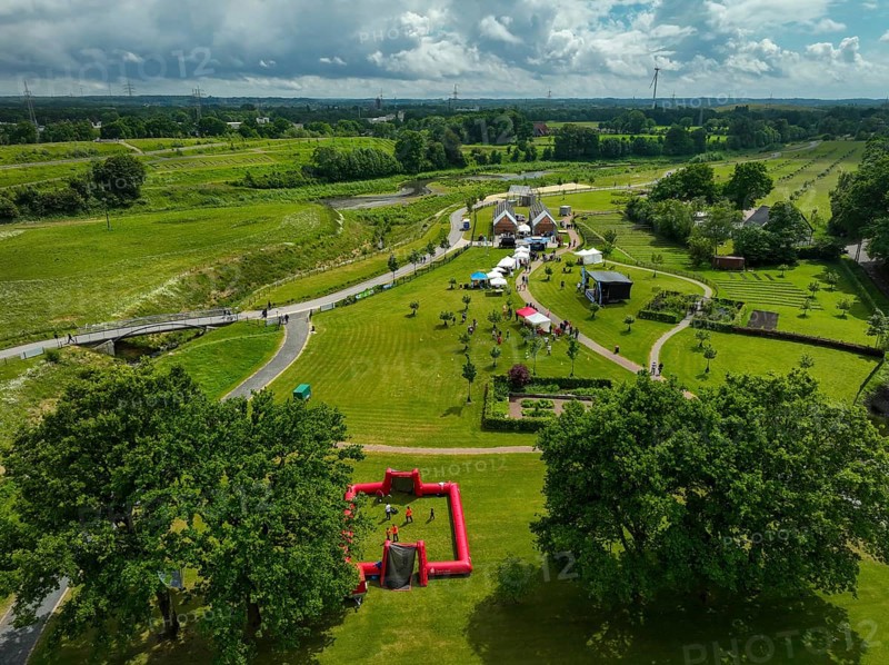 Recklinghausen, Castrop-Rauxel, Ruhr area, North Rhine-Westphalia, Germany - Sports festival in the EMSCHERLAND adventure park, a new nature and water adventure park on the renaturalised Emscher, at the water cross of the Emscher with the Rhine-Herne Canal on the city boundary of Recklinghausen and Castrop-Rauxel. Flood protection by expanding the area. The ecological focus at the confluence of the Suderwicher Bach and Emscher will also become a future garden for the International Garden Exhibition IGA 2027. Before the renaturalisation, the Emscher river system was an open, above-ground wastewater channel, combined sewer with surface water and wastewater