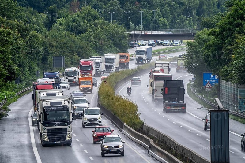 Heavy traffic, mainly lorries, on the A40 motorway near Rheurdt, at the Neufelder Heide rest area, a few kilometres in front of the border with the Netherlands, rainy weather, North Rhine-Westphalia, Germany