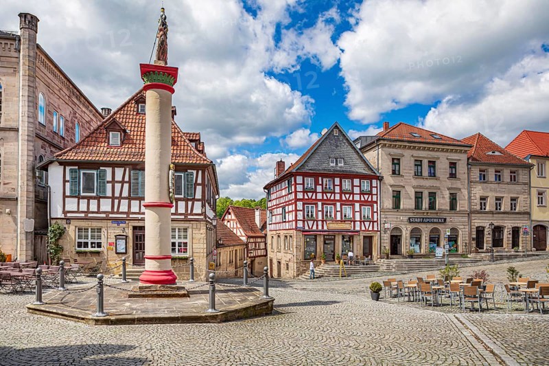 Melchior-Otto-Platz with column of honour in Kronach, Germany