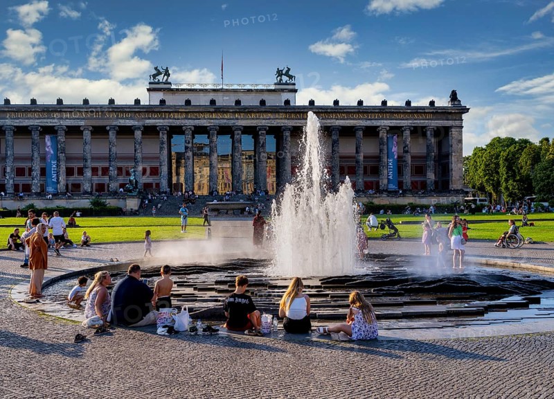 The pleasure garden with fountain and the Altes Museum, Berlin, Germany