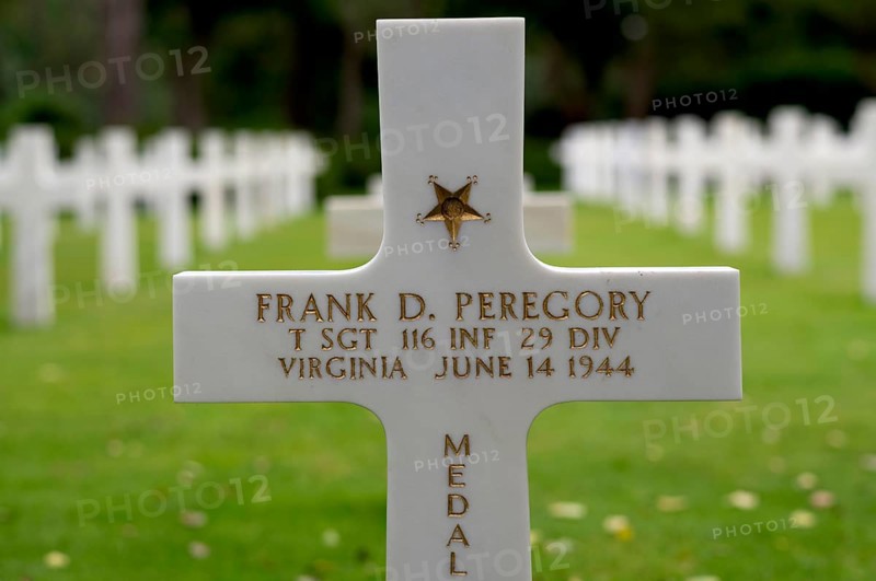 Medal of Honour marking, grave of Frank D. Peregory, gravestones, war graves, soldiers' graves, military cemetery, Normandy American Cemetery and Memorial, Omaha Beach, D-Day, Operation Overlord, Saint-Laurent-sur-Mer near Colleville-sur-Mer, Normandy, Calvados, France