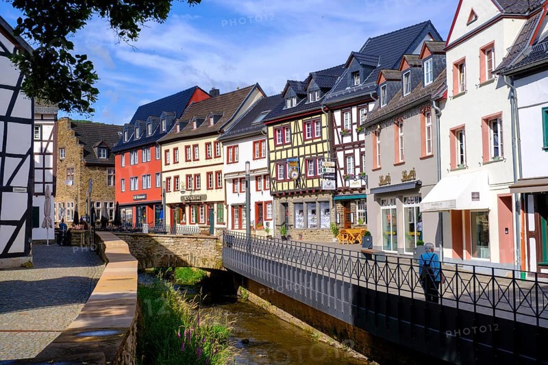 Market with Erft in the old town centre, Bad Münstereifel, Eifel, Euskirchen district, North Rhine-Westphalia, Germany
