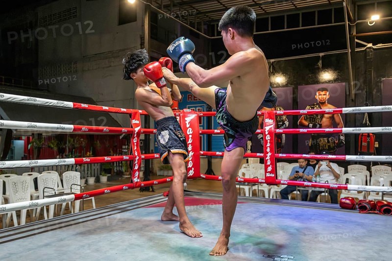 Thai boxing Muai Thai boxer in action, Pattaya, Thailand