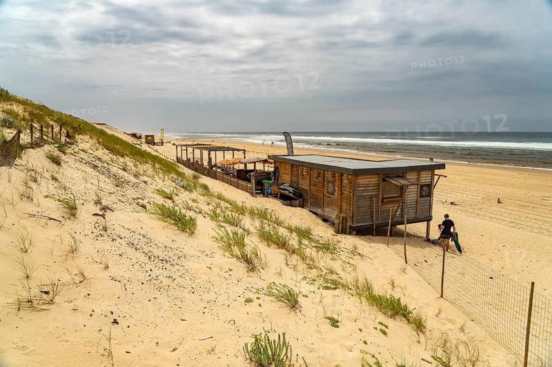 Beach bar on the Plage des Cormorans beach in Mimizan-Plage, Côte d'Argent, France