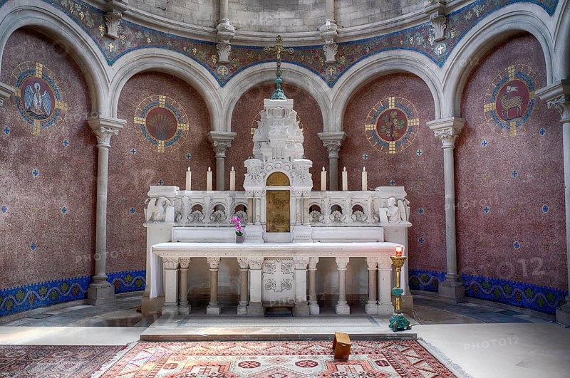 Interior view, altar, church Église Saint-Pierre et Saint-Paul, Épernay, Champagne, Marne, France