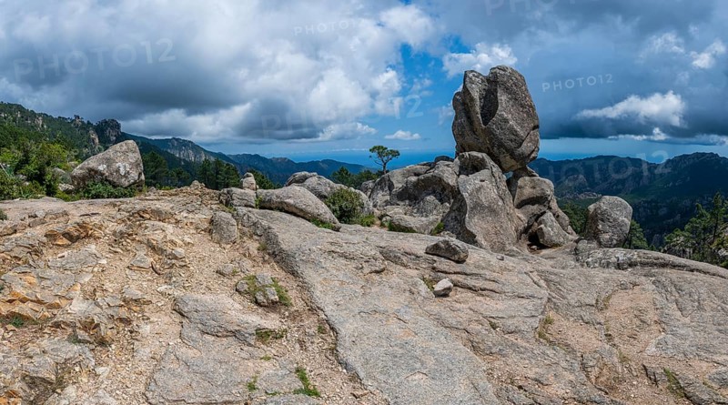 Hiking trail to the Cascade de Piscia di Gallo waterfall, Piscia di Ghjaddu, Alta Rocca, Corsica, France