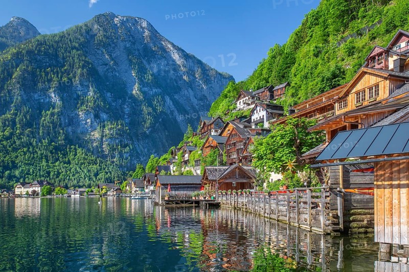 Houses on the steep bank above the lake, Hallstatt, Lake Hallstatt, UNESCO World Heritage Site, Salzkammergut, Upper Austria, Austria