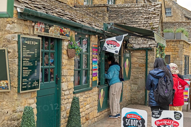 Kiosk, people, Bourton-on-the-Water, The Cotswolds, Gloucestershire, England, Great Britain