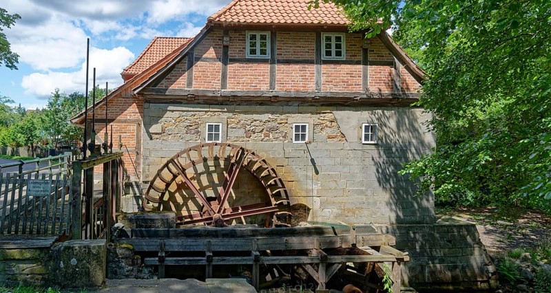 The Laderholz watermill, a technical monument, is located on the watercourse of the Alpe on the outskirts of Laderholz, a district of Neustadt am Rübenberge. The mill is driven by two water wheels. Laderholz, Neustadt am Rübenberge, Lower Saxony, Germany