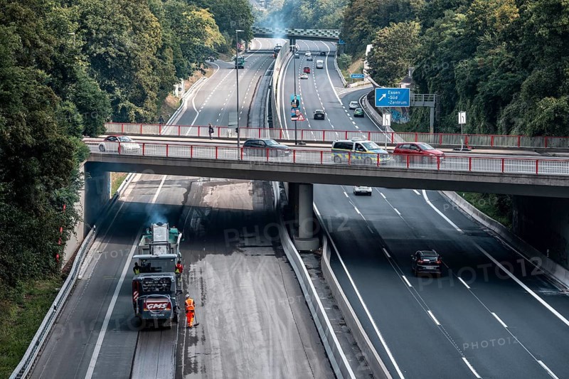 Rehabilitation of the A52 motorway near Essen, an 8 km long section between the Essen-Kettwig junction and the Essen-Ost motorway junction will be completely renovated over a period of 9 years, 6 lanes, new drainage pipes, carriageway, bridges, noise barriers, traffic facilities, here the last section, direction Düsseldorf, new carriageway surface, laying of porous asphalt, here the removal, milling, of the old carriageway in front of the application of the new whispering asphalt, Essen, North Rhine-Westphalia, Germany