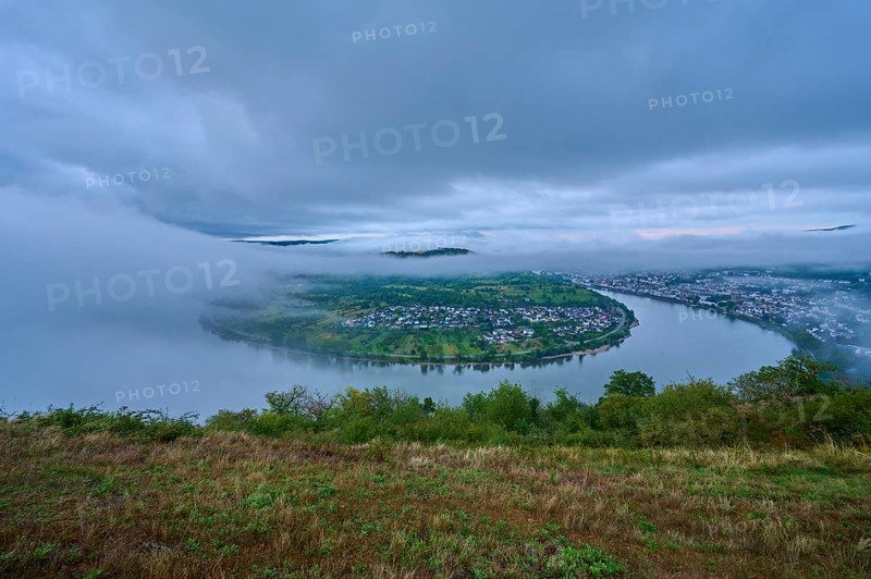 River in morning mood under cloudy sky, slightly shrouded in haze, summer, Rhine bend Boppard, Gedeonseck, Boppard, Rhine, Rhine-Hunsrück district, Rhineland-Palatinate, Germany