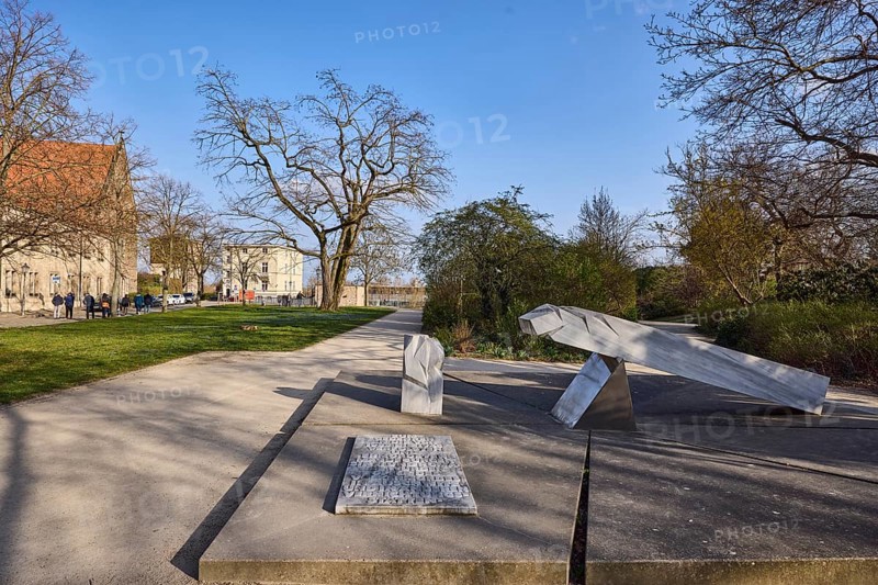 Memorial to the Persecution of the Sinti and Roma, park, lawn, bare winter trees, path, blue sky, Am Dom, Magdeburg, state capital, independent city, Saxony-Anhalt, Germany