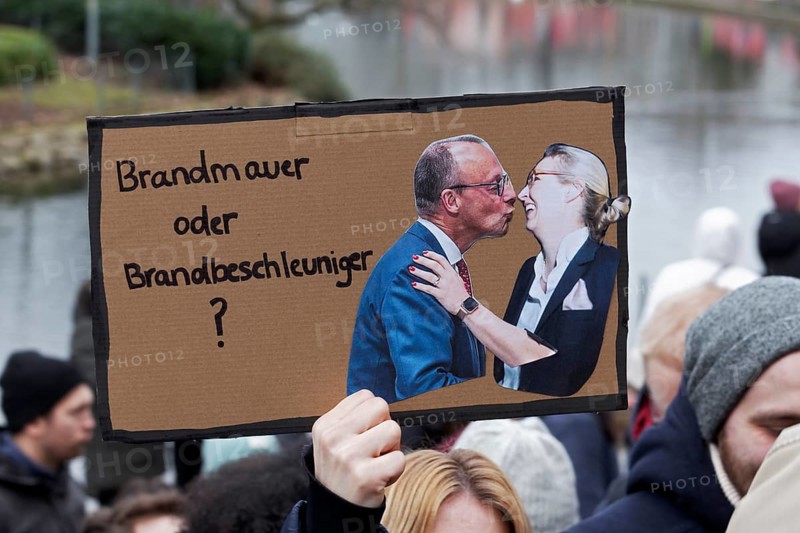Friedrich Merz kisses Alice Weidel, banner on the topic of the firewall, demonstration against right-wing extremism on 25 February 2025, Düsseldorf, North Rhine-Westphalia, Germany