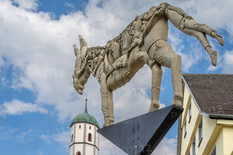 Monument: The trial of the donkey's shadow, created by the artist Peter Lenk, market square, Biberach an der Riß, Baden-Württemberg, Germany