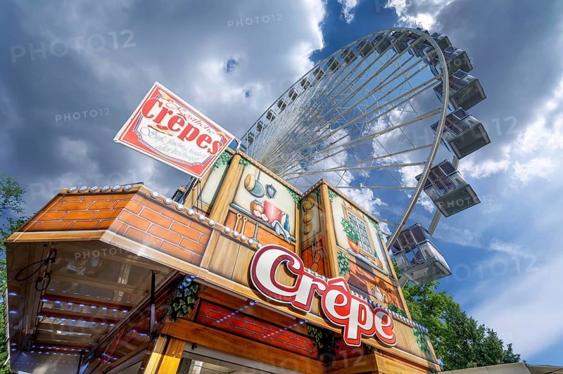 Ferris wheel at the Erlangen Bergkirchweih, traditional twelve-day folk festival, Erlangen, Middle Franconia, Bavaria, Germany