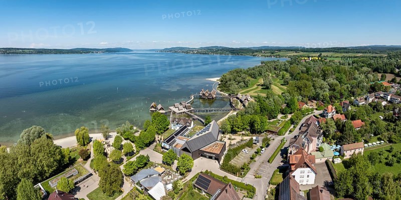 Luftbild, Panorama von den Pfahlbauten, Pfahlbaumuseum, Freilichtmuseum Unteruhldingen, Uhldingen-Mühlhofen, Bodenseekreis, Bodensee, Baden-Württemberg, Deutschland