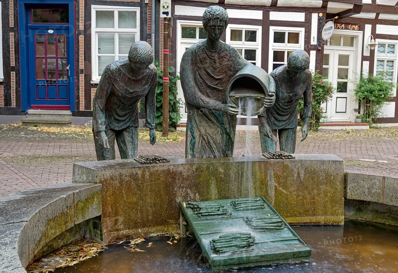The asparagus fountain in Mühlenstraße, a historical sight in the old town centre of Nienburg an der Weser. Nienburg, Lower Saxony, Germany