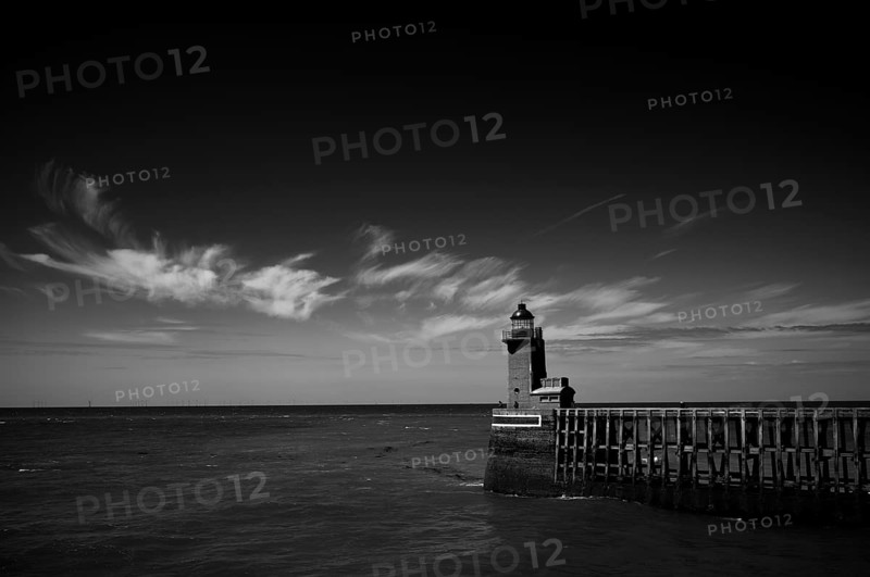Sea, lighthouse Feu de la jetée Sud, lighthouse, black and white, harbour entrance, pier, Fécamp, Normandy, Seine-Maritime, France