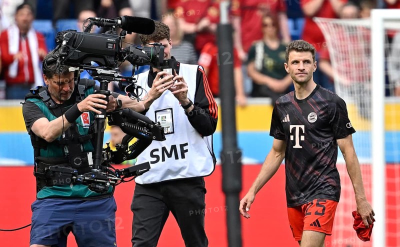 Farewell to Thomas Mueller FC Bayern Munich FCB (25) from the Bundesliga, TV team, PreZero Arena, Sinsheim, Baden-Württemberg, Germany
