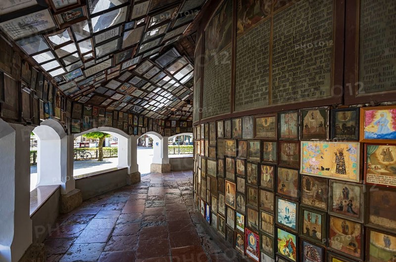 Votive plaques in the walkway around the Chapel of Grace, Kapellplatz, place of pilgrimage, Altötting, Upper Bavaria, Bavaria, Germany