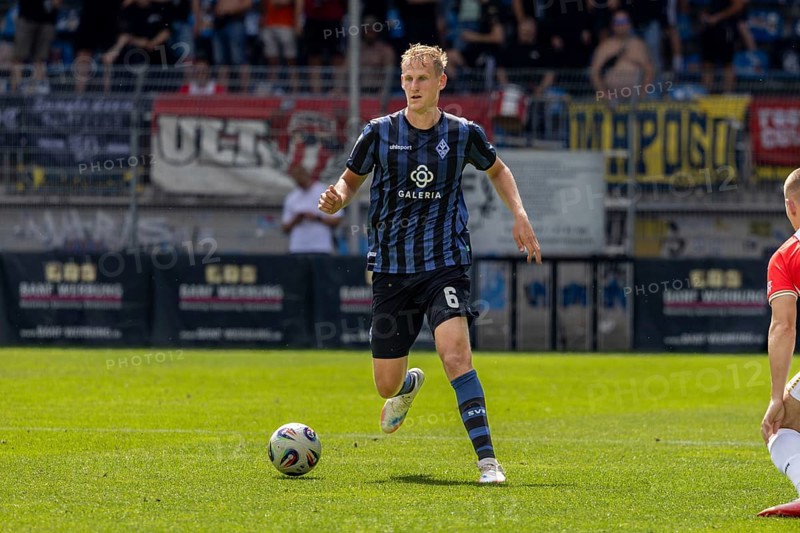 Waldhof Mannheim v FC Emmen, Netherlands (last test match in front of the start of the new season) ***On the ball: Niklas Hoffmann (6, Mannheim)