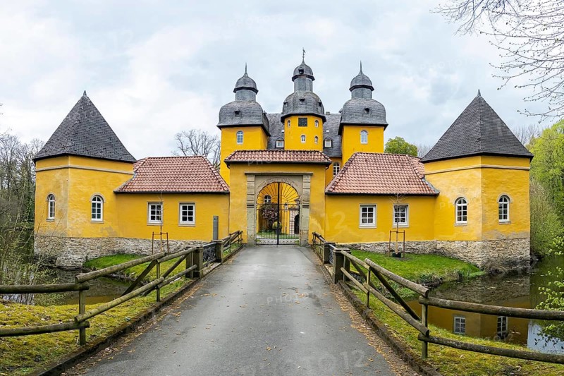 Schloss Holte, Schloss Holte-Stukenbrock, North Rhine-Westphalia, Germany, Baroque yellow castle, hunting lodge with towers and moat under a grey sky