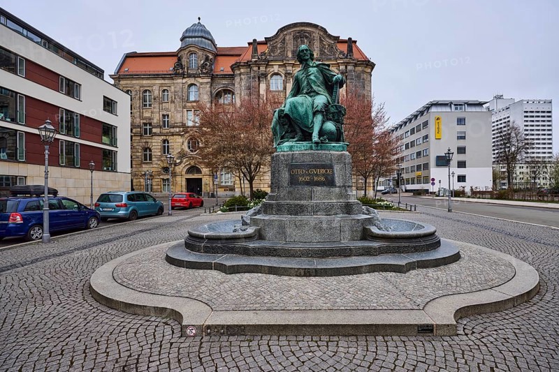 Monument to Otto von Guericke, pavement made of cobblestones, lantern, parking lane with vehicles, sandstone building, public order office, diffuse light, cloudy, street Bei der Hauptwache, Magdeburg, state capital, independent city, Saxony-Anhalt, Germany