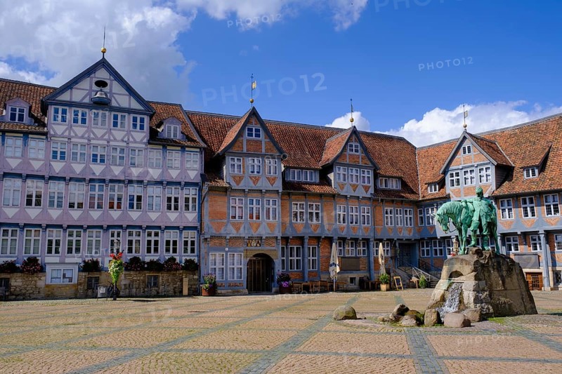 Town market, market square with town hall and monument to Duke August the Younger, Wolfenbüttel, Lower Saxony, Germany