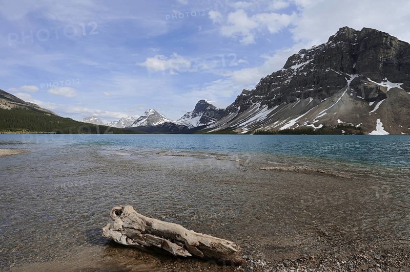 Bow Lake and Crowfoot Mountain, Icefields Parkway, Banff National Park, Alberta, Canada