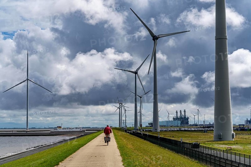 Strekdammen Wind Farm, wind farm at the seaport of Eemshaven in the Netherlands, left, built on offshore breakwaters, 2 GE Cypress 5, 5 MW turbines, with 158 metre blade diameter, together produce 11 MW of power, can supply 15, 500 households with electricity from wind, cumulus cloud over the North Sea, Netherlands