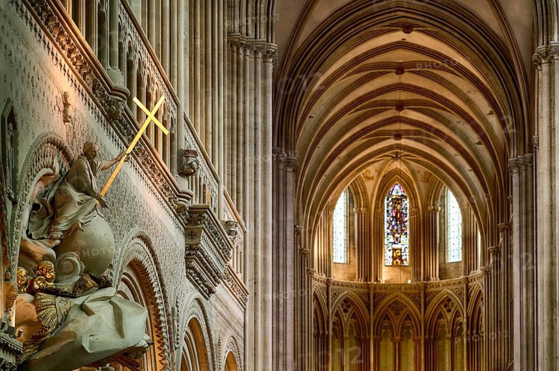 Interior view, angel on pulpit, holding a shining golden sword, Cathédrale Notre-Dame de Bayeux, Bayeux, Calvados, France