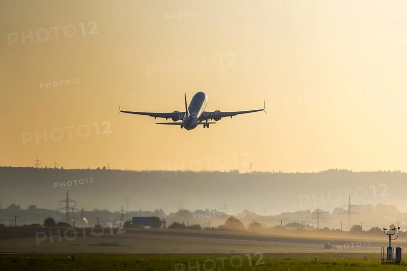 Aircraft taking off on a climb in the early morning. Registration: TC-LPH, Turkish Airlines, Airbus A321neo. Stuttgart, Baden-Württemberg, Germany
