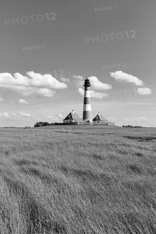 Lighthouse Westerheversand with two houses on a terp, Cumulus, monochrome, Westerhever, Eiderstedt, North Frisia, Schleswig-Holstein, Germany