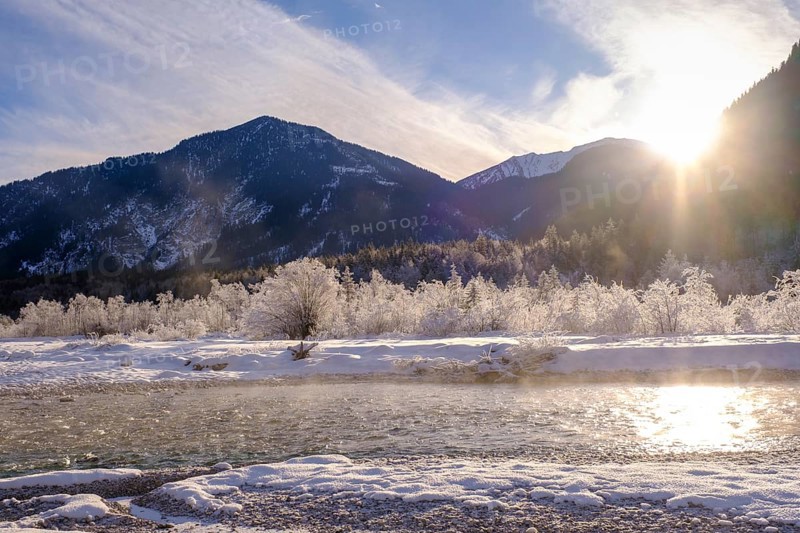 Sunrise in the forest on the young Isar in winter between Wallgau and Vorderriss, Tölzer Land, Upper Bavaria, Bavaria, Germany