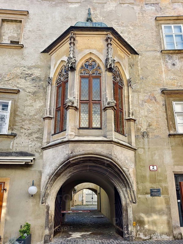 Gothic bay window above an archway on an old stone wall Göglhaus Krems Wachau Waldviertel Lower Austria Austria