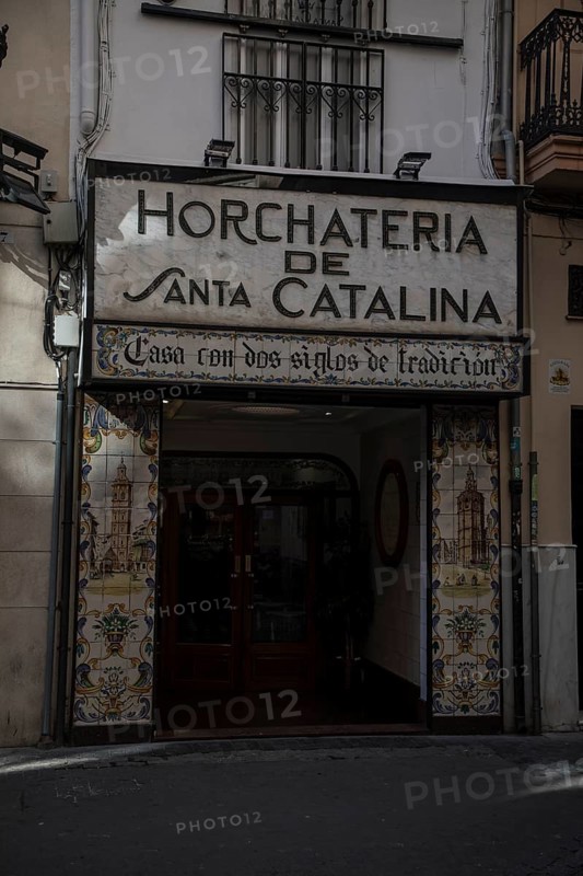 Traditional Valencian restaurant with decorative tiles and characteristic signage