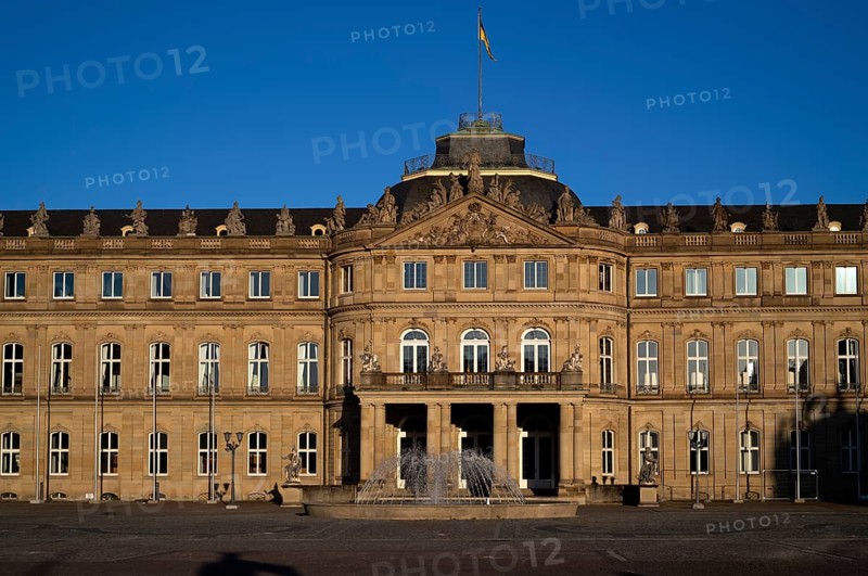 Fountain, main wing and cour d'honneur New Palace in the evening light, Stuttgart, Baden-WÃ¼rttemberg, Germany
