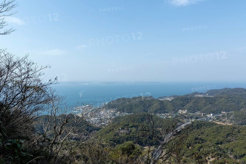 View of the sea and the town of Hama-Kanaya just in front of the summit of Mount Nokogiri, Mount Nokogiri, mountain landscape along the Shariki-michi Trail, Hamakanaya, Futtsu, Chiba Prefecture, Japan