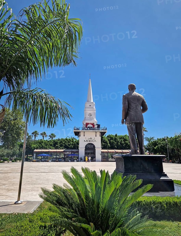 KEMER, TURKEY - JULY 5, 2025 Beautiful view to Kemer Saat Kulesi today Cafe Mokka in the city centrum with view to the Ataturk statue