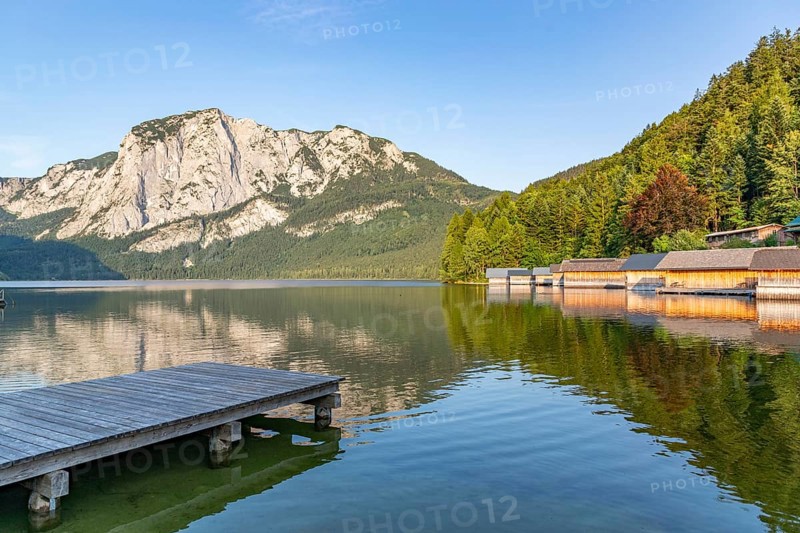 Lake Altaussee with wooden jetties and Trisselwand, Altaussee, Styria, Austria