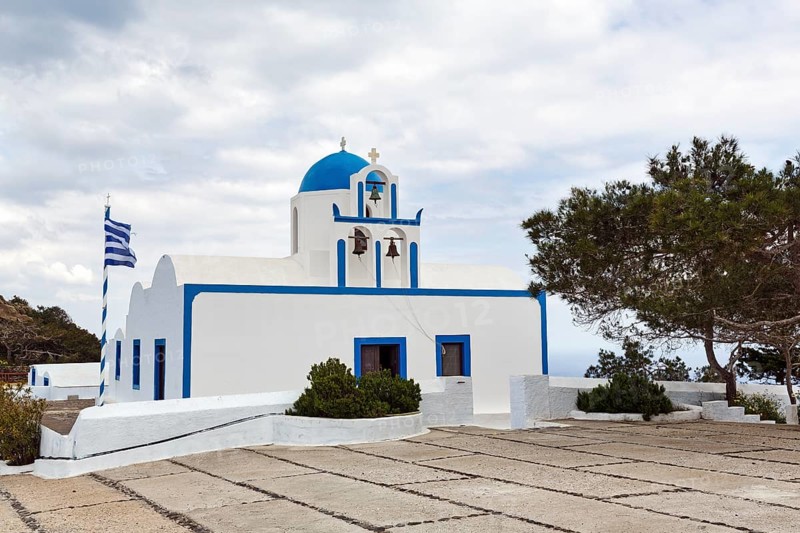 Orthodox chapel Mikros Profitis Ilias with blue dome, hiking trail from Fira to Oia, Thira, Santorini, Cyclades, Greece
