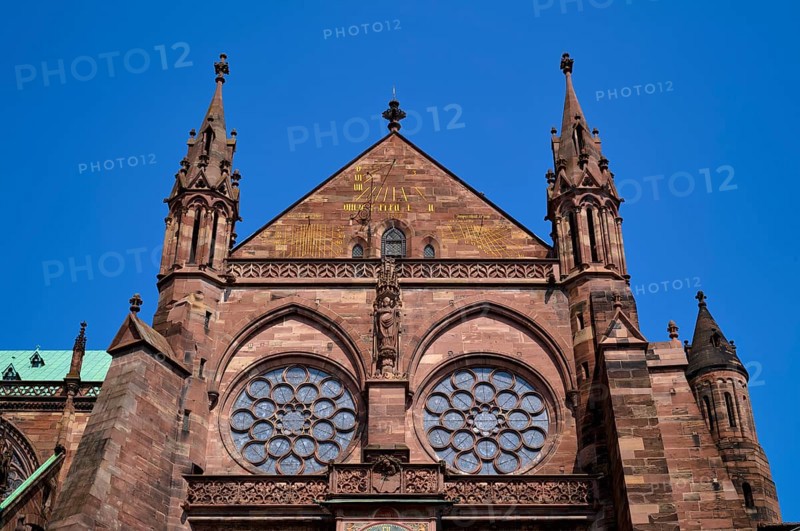 Sundial, early Gothic lancet windows, rosettes fine tracery, Cathedral Cathedral Notre-Dame, south transept, south side, Strasbourg, Strasbourg, Old Town, Bas-Rhin, Grand Est, Alsace, France