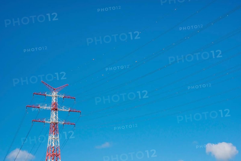 An extremely high electricity electricity electricity pylon, marked white and red, on the banks of the Elbe, river bank, Elbe crossing 2, 227 m high, highest overhead line pylon in Europe, blue sky with small white clouds, cables, lines with red and white marked balls, high-voltage pylon, overhead line pylon, overhead line, colour marking, safety, aviation safety, technology, structure, near Hollern-Twielenfleth, Lühe, Altes Land, Lower Saxony, Germany