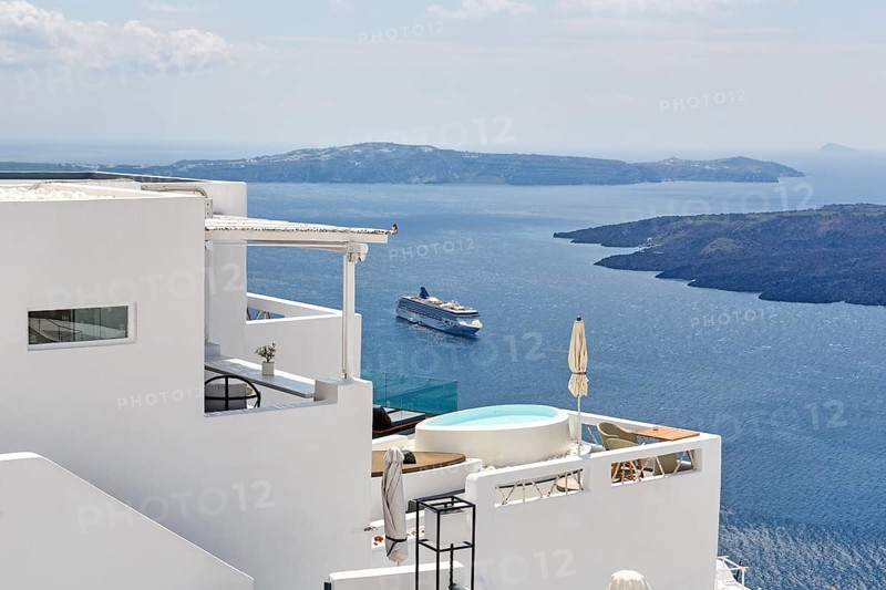 Characteristic white holiday homes with views of the caldera and the Aegean Sea, cruise ship, Firostefani, Thira, Santorini, Cyclades, Greece