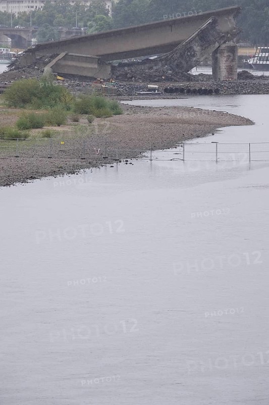Condition of the Carola Bridge in Dresden on 12 July 2025, Saxony, Germany