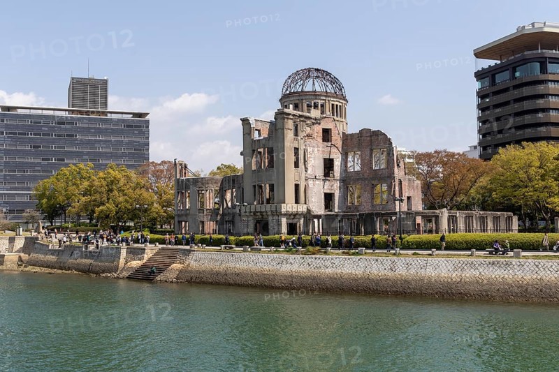 Atomic Bomb Dome, ruins of the former Chamber of Commerce and Industry building, landmark, UNESCO World Heritage Site, peace memorial and memorial to the victims of the atomic bombing of Hiroshima in the Peace Park on the Otagawa River, Naka Ward, Hiroshima, Japan